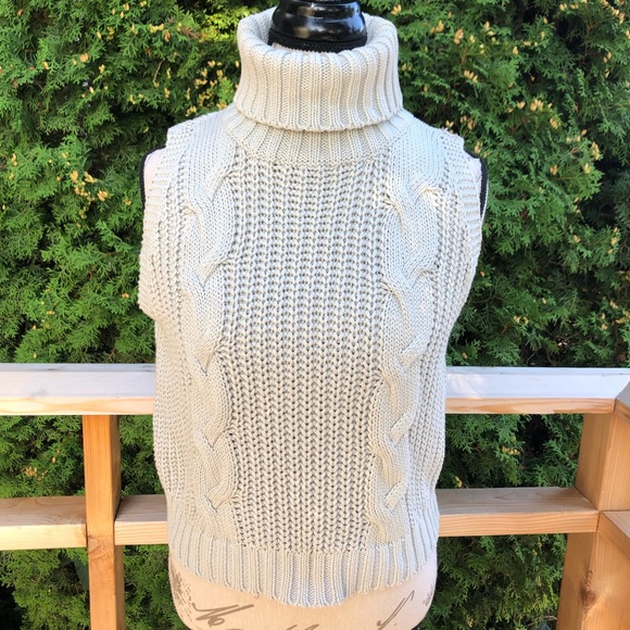 Kendall & Kylie Sweaters - Kendall and Kylie chunky cable knit turtleneck